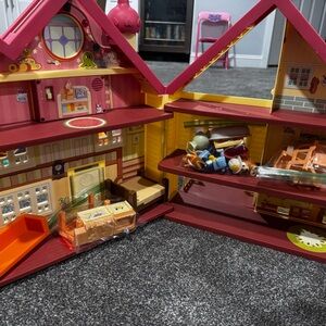 Bluey lights and sounds playhouse